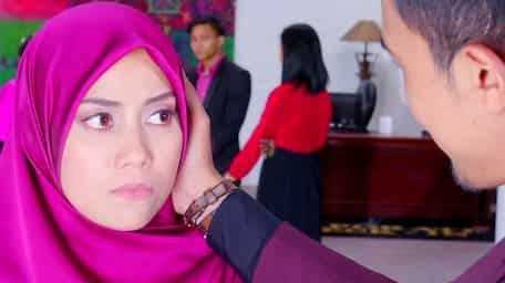Hati Perempuan Episode 12