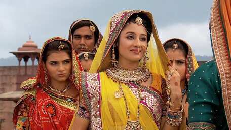 Stream And Watch Full History Tv Series Jodha Akbar Episode 22 Online With Subtitles Viu Myanmar Jodhaa akbar is a sixteenth century love story about a marriage of alliance that gave birth to true love between a great mughal emperor, akbar and a rajput princess, jodhaa.